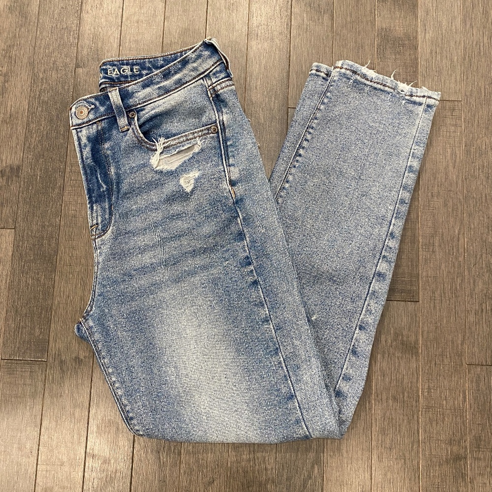 American Eagle High Rise Mom Jeans - Picture 2 of 10